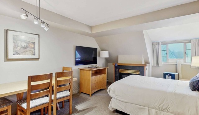 Whistler - Whistler Peak Lodge 513