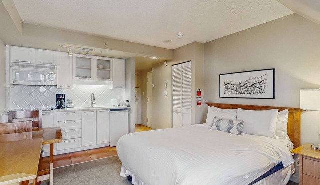 Whistler - Whistler Peak Lodge 608