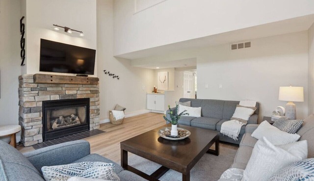 Wintergreen Spacious 2 Story Townhome Sauna 2‑Min Walk to Village