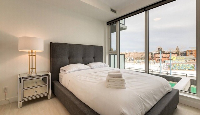 *Wonderful* City View Condo in Trendy Kensington