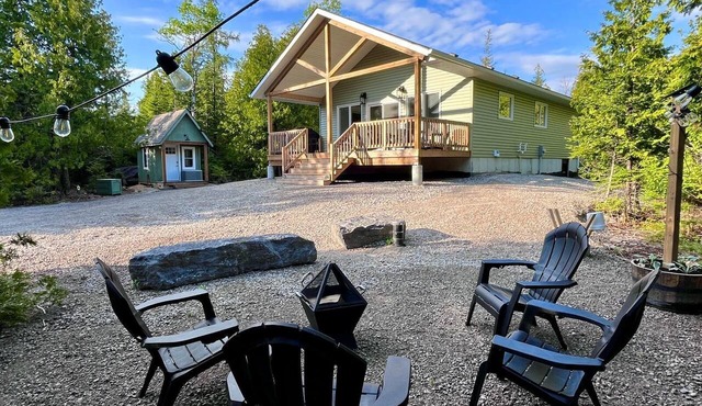 Woodland Cottage | Pet Friendly | Private | Starlink | Deck | Firepit