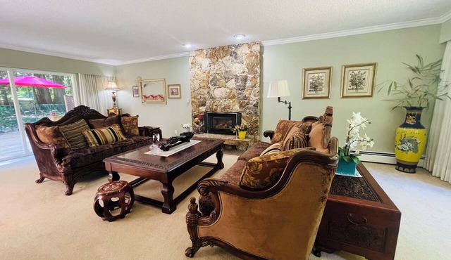 Woodland Manor - Forest Estate Near Crescent Beach