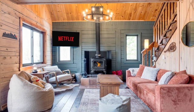 Woodsy Chalet Near Tremblant