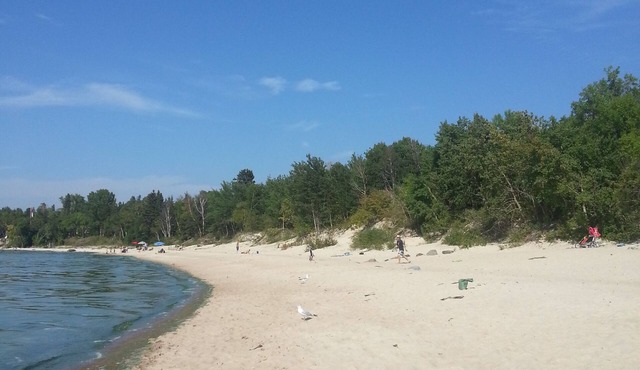 Year Round Cabin Victoria Beach! Hot tub,Isolated Quiet escape your worries