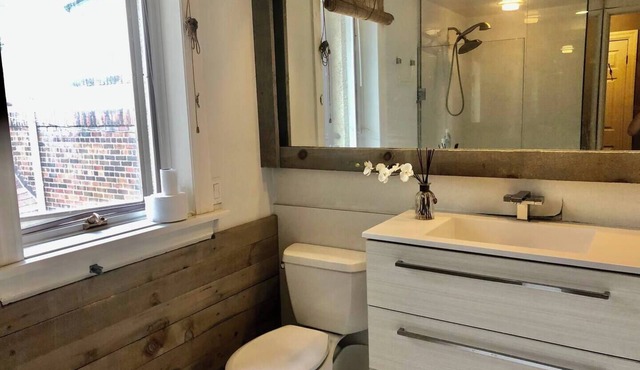 yellow, Sunny brook Hospital, Glendon college. Private room& washroom