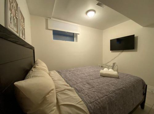Yorkmills and Bayview !C Cozy & Stylish Private Bdr with Shared Bathroom