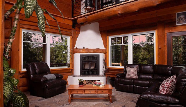 You’ll be charmed by this stunning log cabin perched on the mountainside.