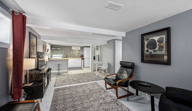 Your Home in the Heart of Vancouver Island - Lower Suite