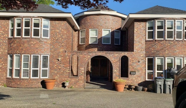 Your Mansion | 9 beds Cozy Comfy Renovated Luxury