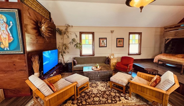 Your Own Oasis In Downtown Elora!