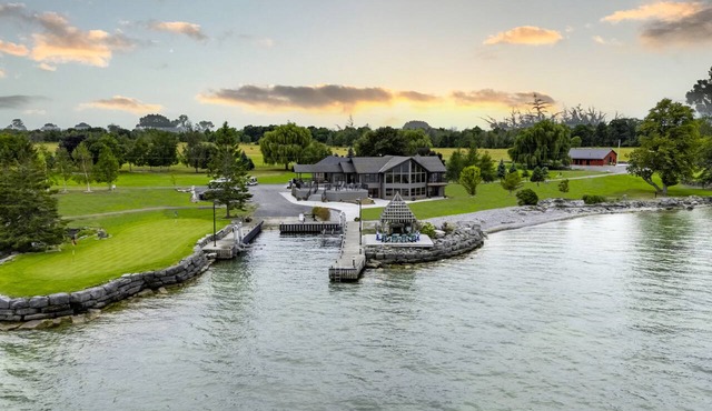 Your Private Waterfront Luxury, Leisure & Comfort!