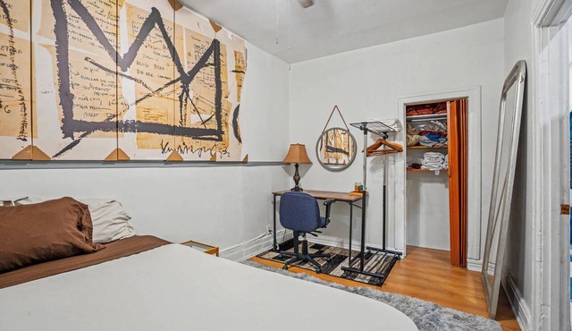 Zen & Artistic apartment 15 min from Downtown by transit Near Attractions
