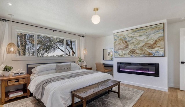 Zen Haus suite A&B · Luxe Spacious Retreat, UofO 1 mile, KING beds, soaking tub in Eugene