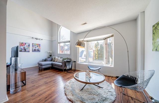 Chic Downtown Mid-Century Home Free Parking