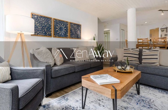 ❄︎Cloud Nine❄︎ | 2 BR Heated Pool & Hot Tub | Mountain Views | Free Parking