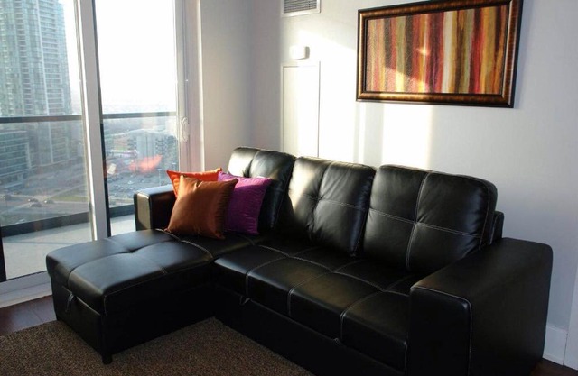 Elite Suites - Square One View Comfort Suite