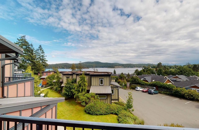 Fully-equipped 2 Bedroom Townhome, Sleeps 8