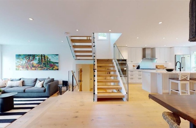 Fully Renovated Contemporary 4 bedroom Mountain Home hosted by Whistler Ideal