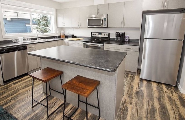 Gorgeous 4 Bedroom Townhouse in South Winnipeg