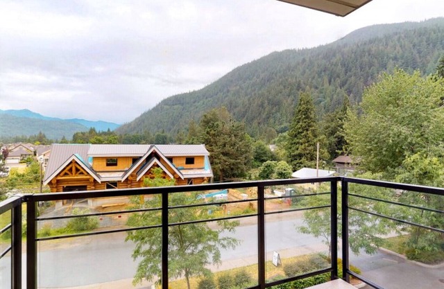 Harrison Lake View Suites - Two Bedroom Grand Suite 1