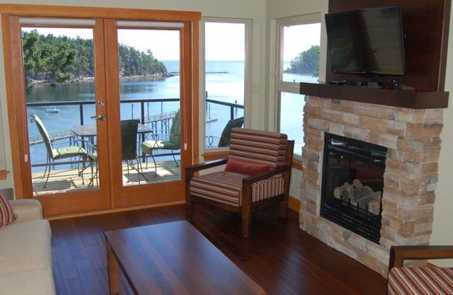 Mayne Island Resort - Waterview Villa