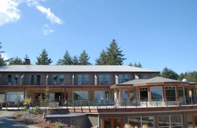 Mayne Island Resort - Waterview King Room