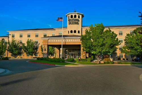 Oxford Suites 