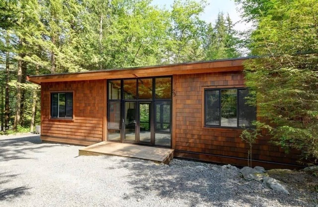 Private treed setting - no pets - garden view