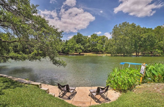 Lakefront Round Rock Water Toys 