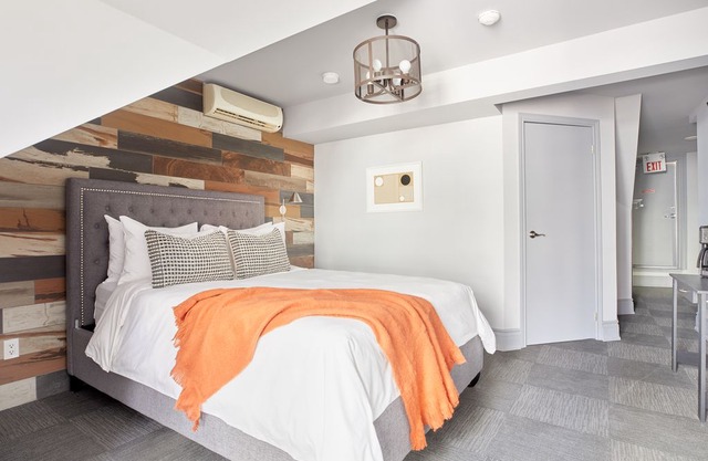 Sonder | The Wellesley | Serene Room + Courtyard
