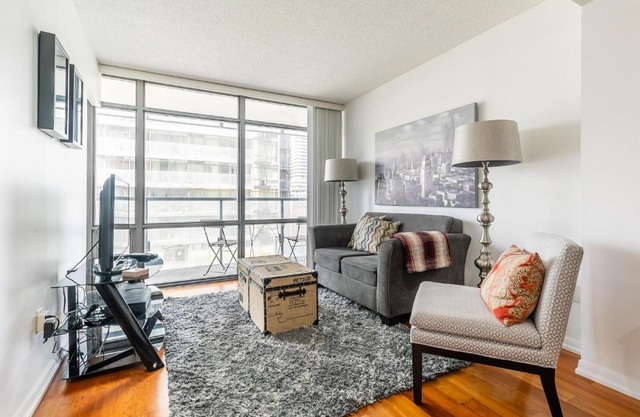 Stunning 1BR Condo in Great Downtown Location. in Toronto