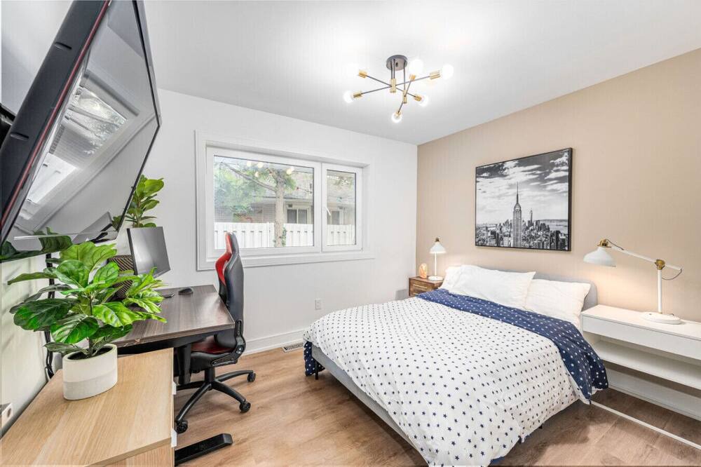 Etobicoke House | Super Lux Designer Co-Living, Hot Tub, Movie Theatre, Tesla Charger, Fireplaces