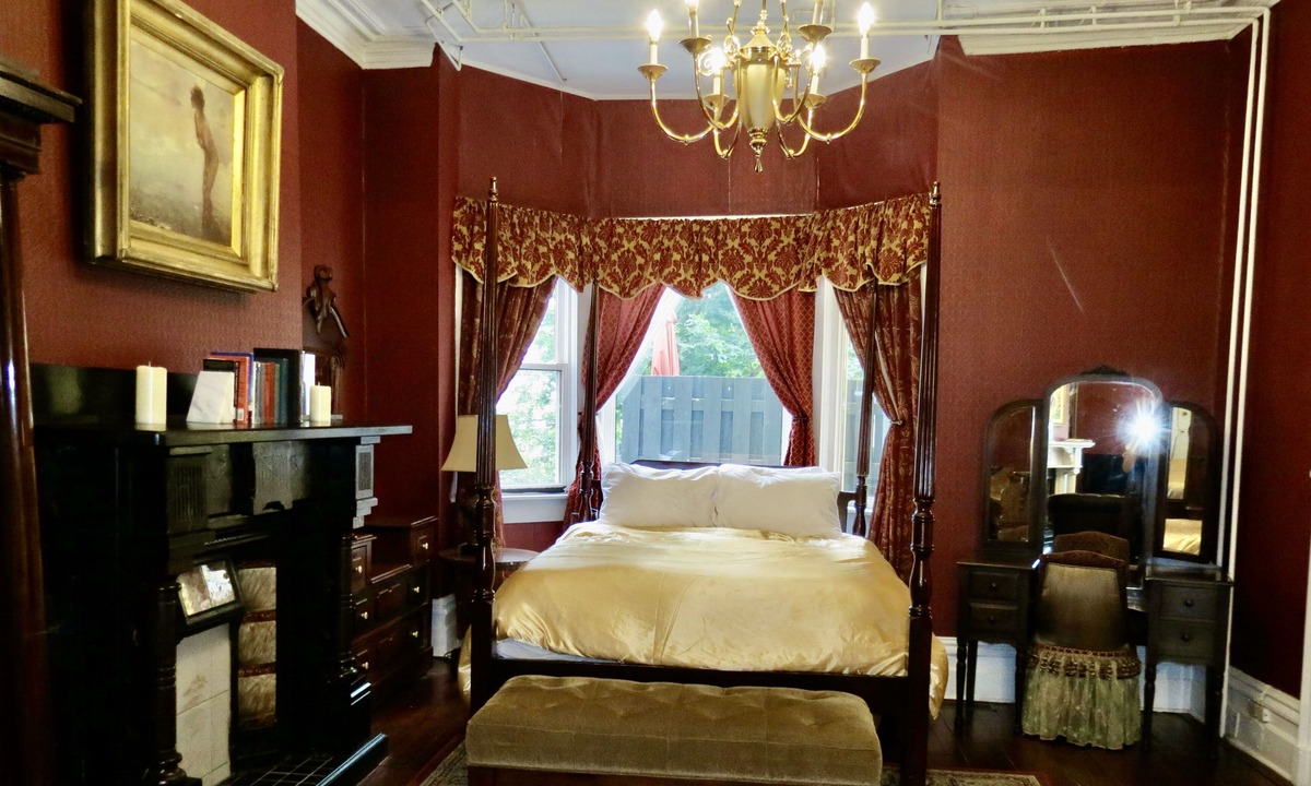 Downtown St. John's Bed & Breakfast | The Roses Heritage Inn