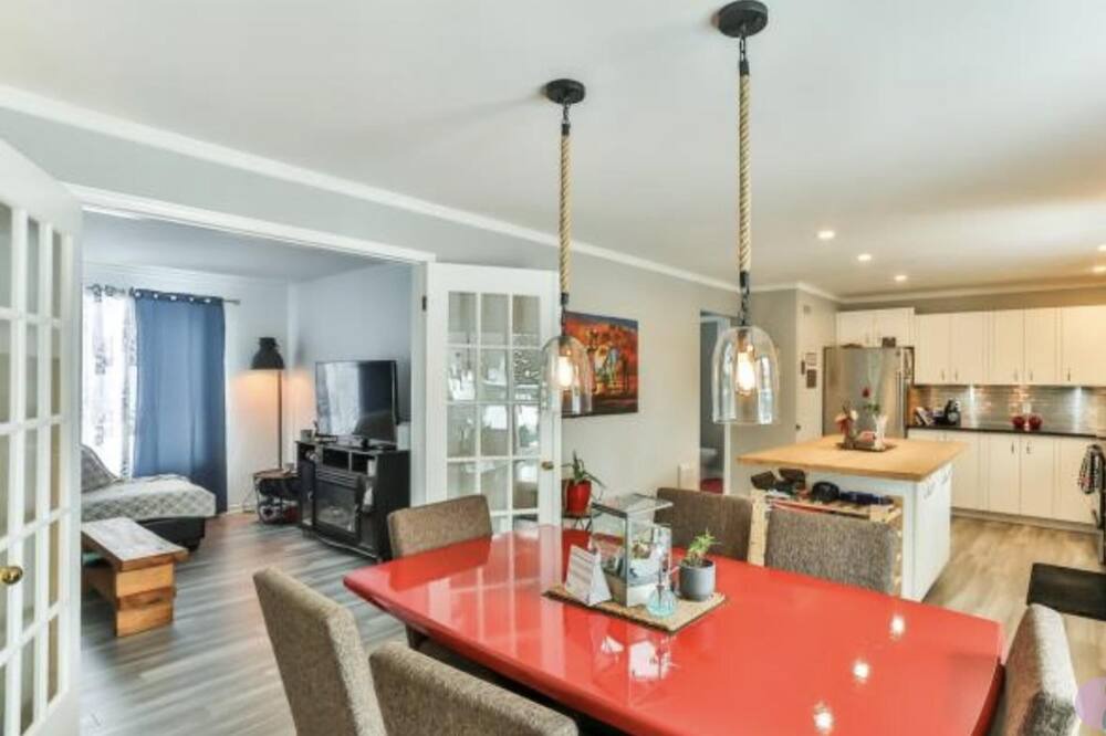 Communaute-Urbaine-de-l'Outaouais House | Stunning 2-bed House in Gatineau