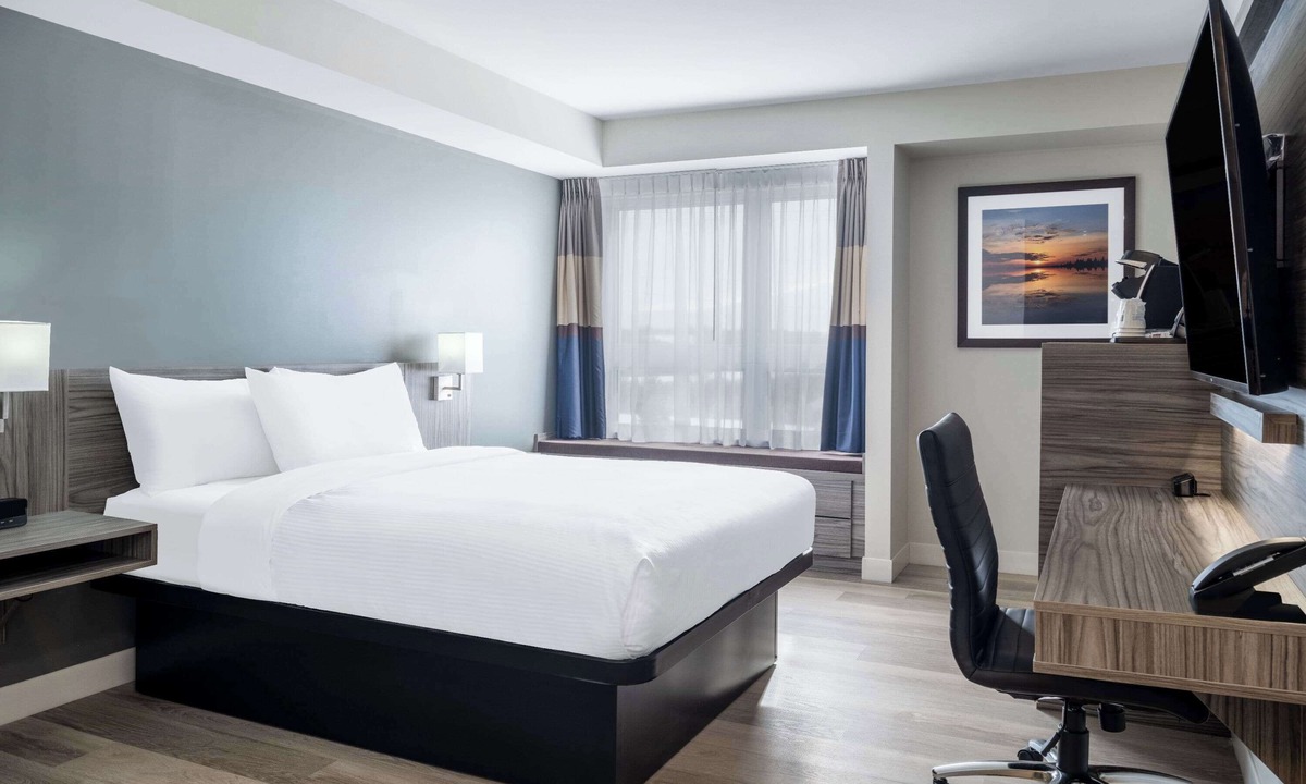 Kanata Lakes - Marchwood Lakeside - Morgan's Grant - Kanata Hotel | Microtel Inn & Suites by Wyndham Kanata Ottawa West