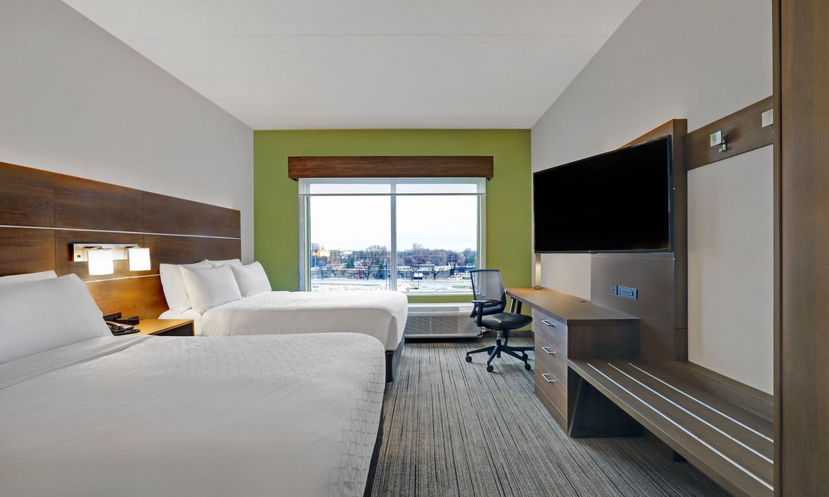 Collingwood Hotel | Holiday Inn Express & Suites Collingwood by IHG
