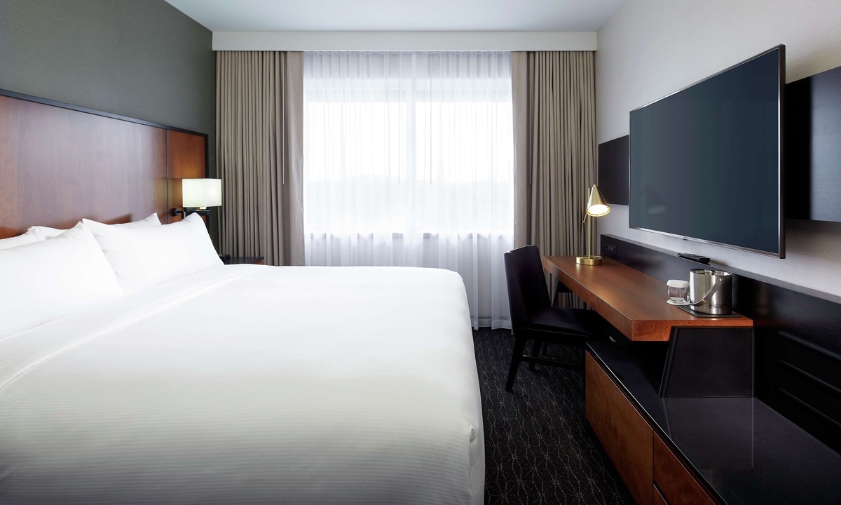 Dorval Hotel | DoubleTree by Hilton Montreal Airport