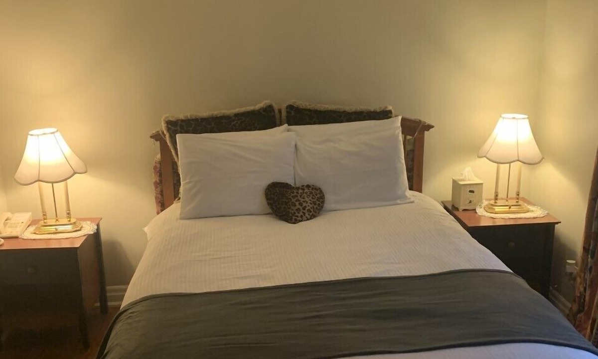 Crystal Beach Bed & Breakfast | Malak Bnb