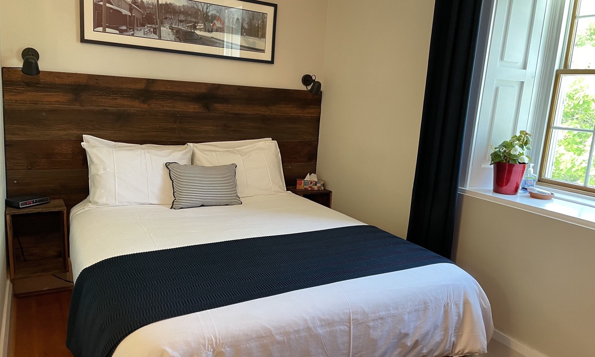 Rideau Lakes Bed & Breakfast | Harlem Stonegate B&B