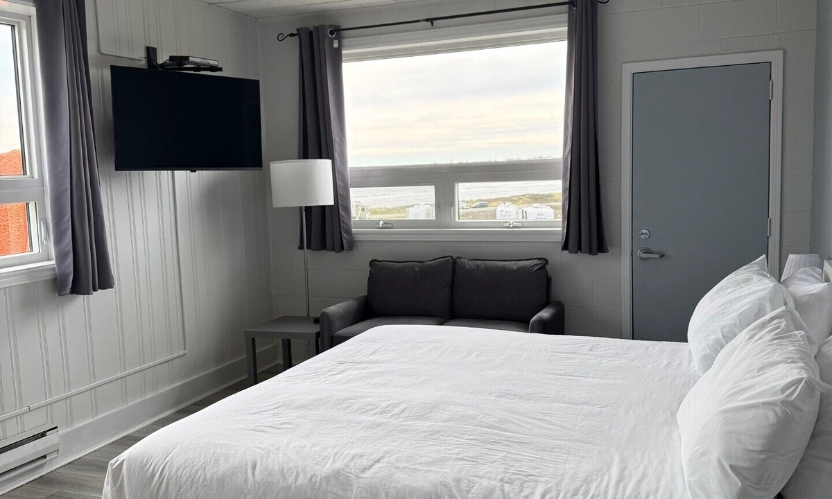 Mavillette Hotel | Mavillette Beach Lodge and RV Park