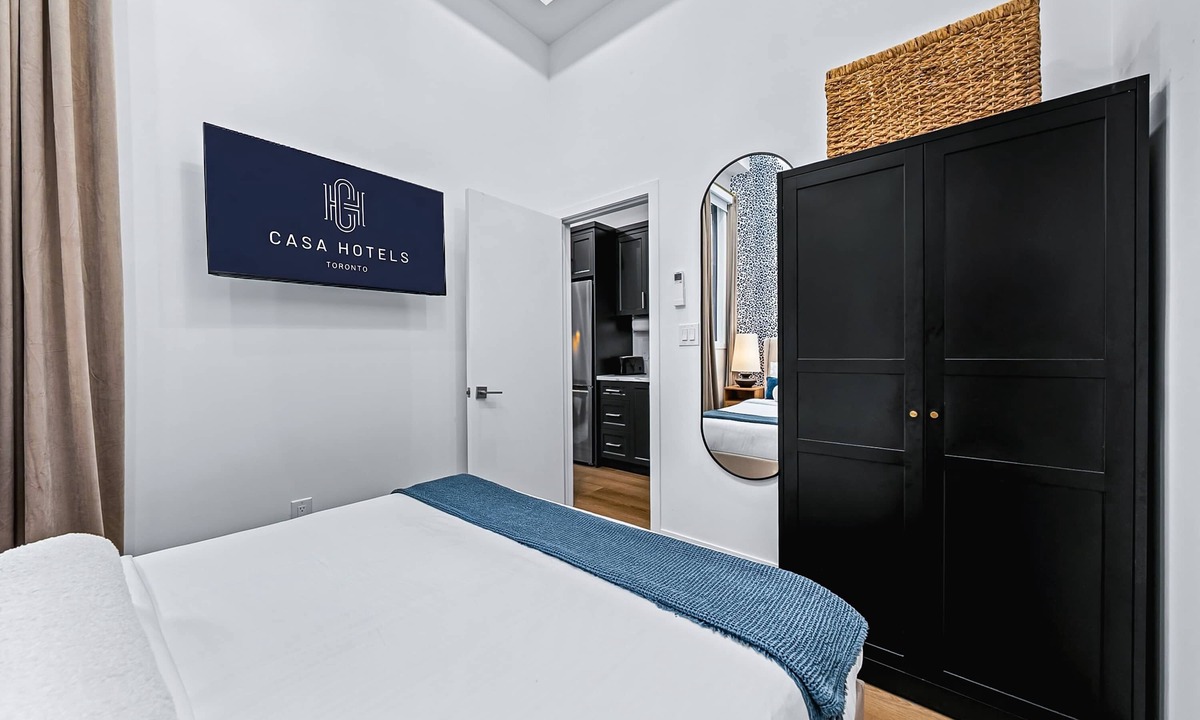 Grange Park Hotel | The Mccaul Your Downtown Suite Stay Near AGO