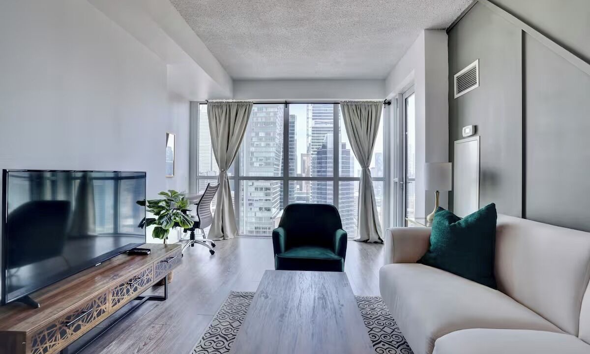 Fort York Apartment | Lake View Carlt