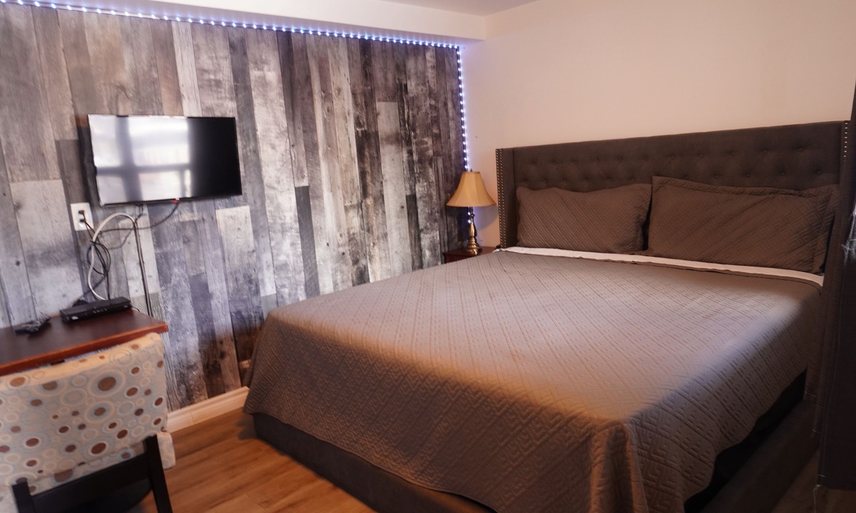 Aldershot Hotel | crestwoodmotel