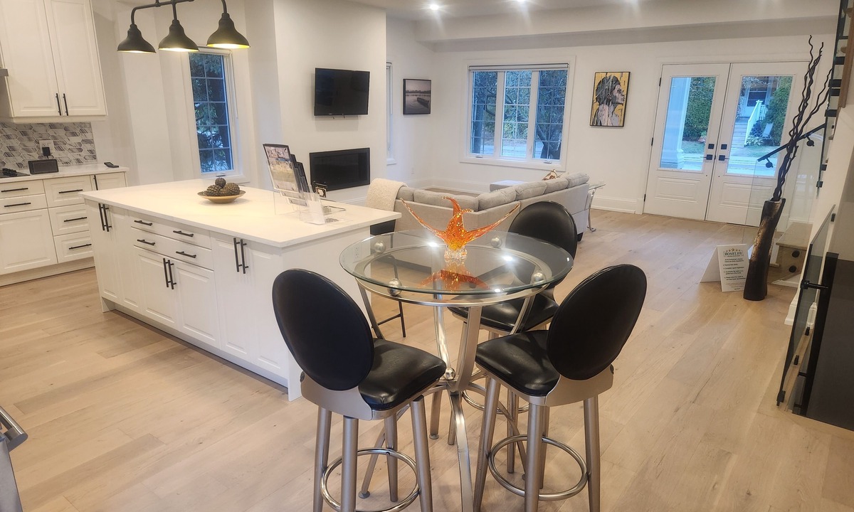 Newmarket Villa | Welcome to our luxurious villa in the heart of downtown Newmarket!