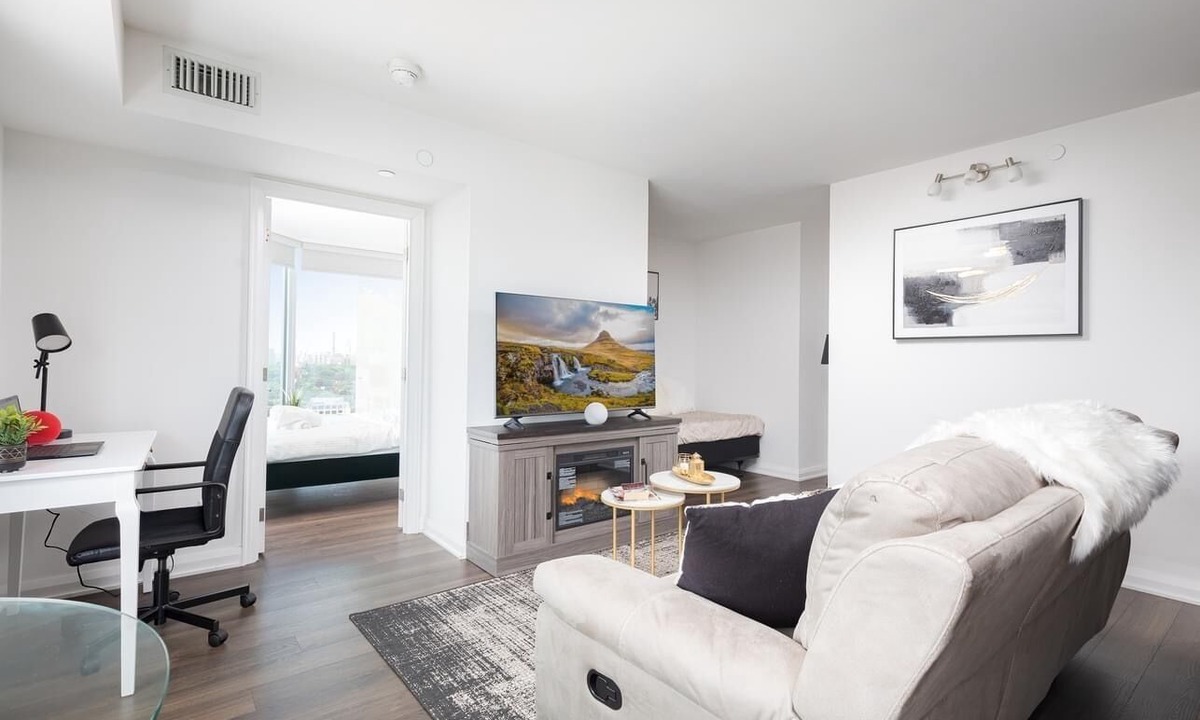 Deer Park Apartment | Waterfront Clair Avenue