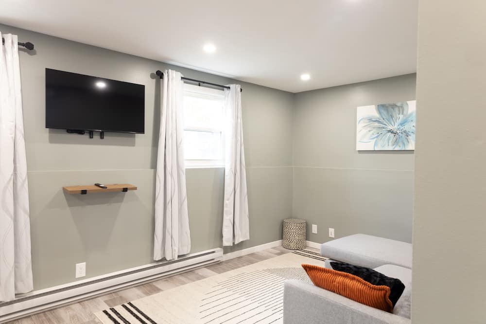 Kemptville Apartment | Newly Renovated 2bed/1bath Apartment / Cozy&Clean