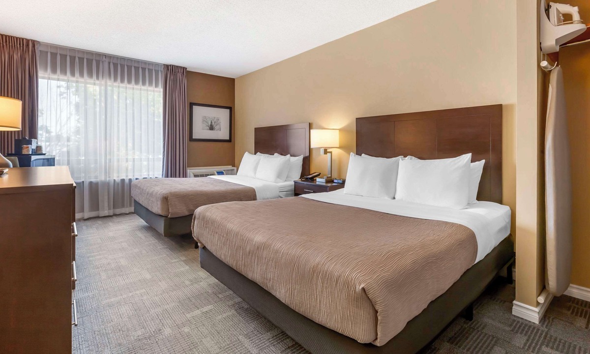 Peterborough Hotel | Quality Inn Peterborough