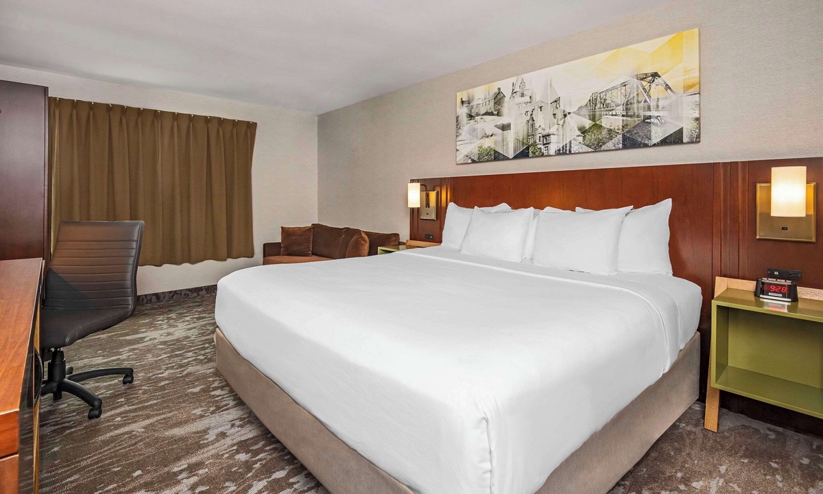 Cambridge Hotel | Comfort Inn Cambridge - Highway 401