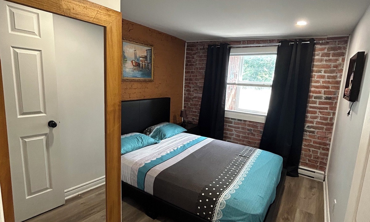 Quartier des Spectacles Apartment | #303 Downtown 3 Bedroom Loft in free indoor parking