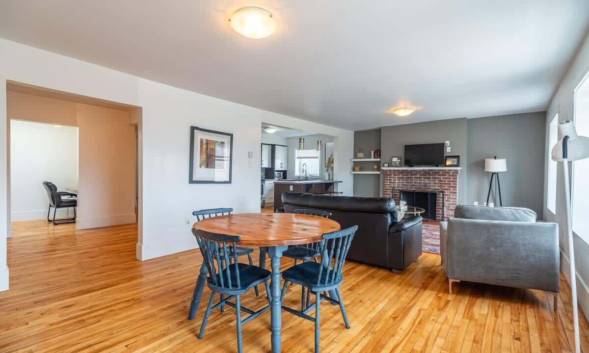 Bedford Apartment | Beautiful & Spacious Apt, AC